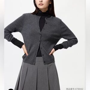 Brand New in Packaging Uniqlo HEATTECH Turtleneck Long Sleeve T-Shirt